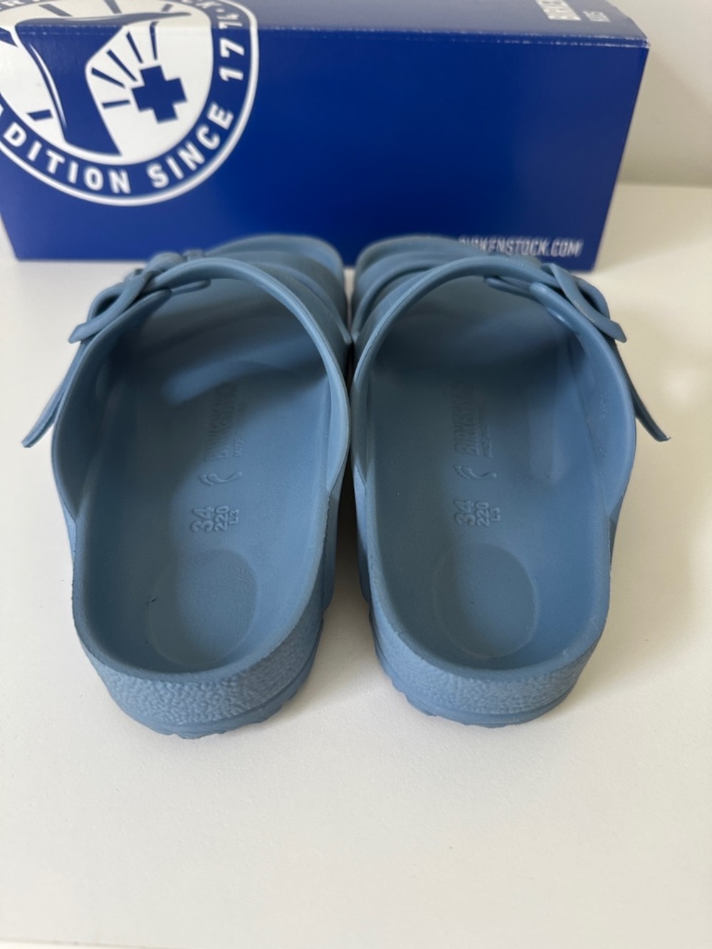 Kids Birkenstock Arizona EVA Sandals in Light Blue, size 3. - Picture 3 of 5
